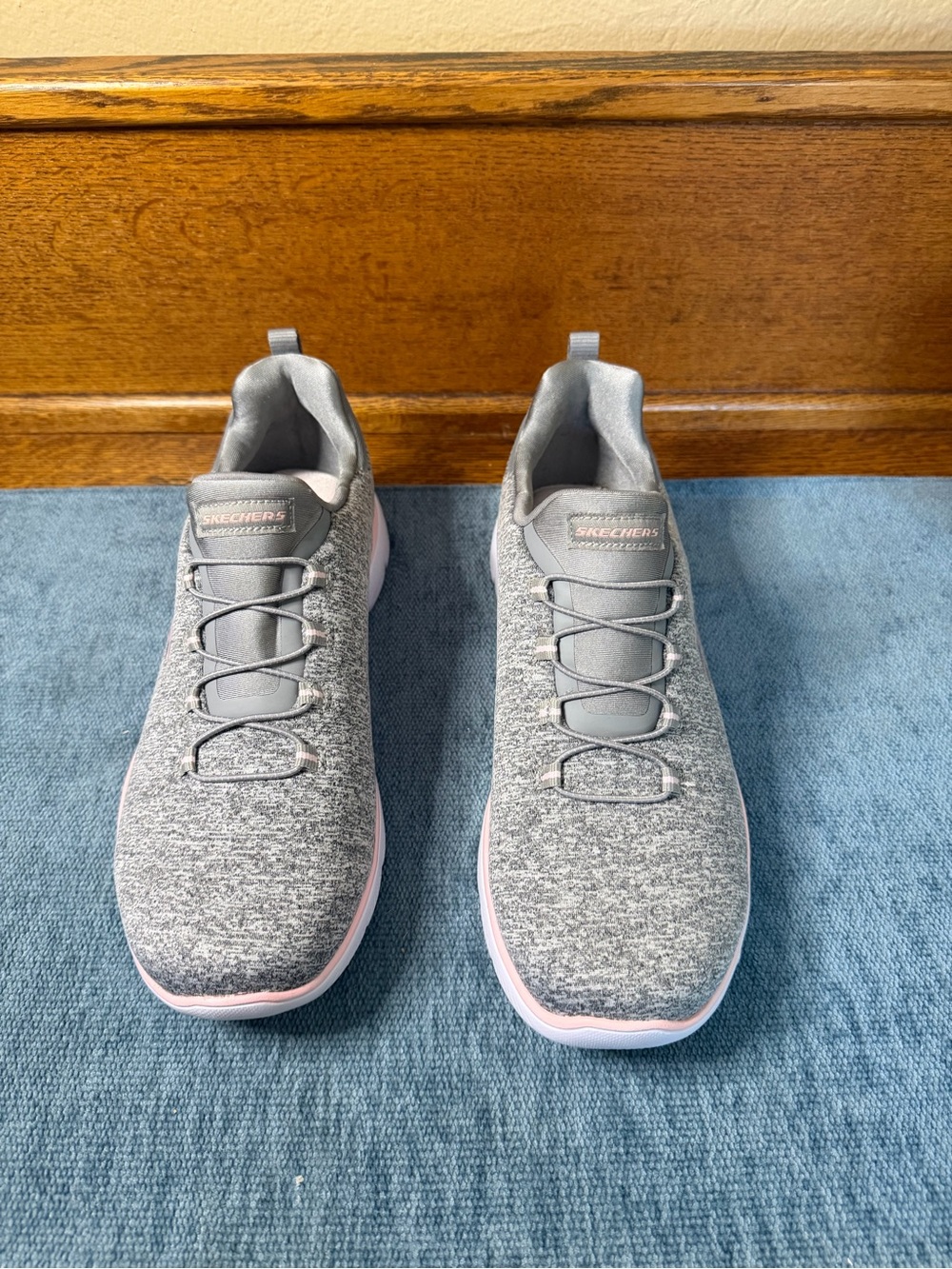 Skechers Women's SUMMIT Heather GrayKnit Slip-On Sneakers size 9.5
